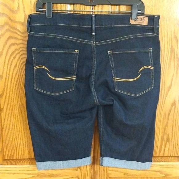 Levi Strauss Signature NWT Size 14 ‎ Modern Soft Skinny Denim Shorts Cuffed Dark - Picture 6 of 8